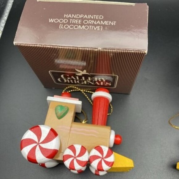 2 Avon Gallery Originals Wooden Train Ornaments Peppermint Wheels with Boxes - Picture 3 of 11